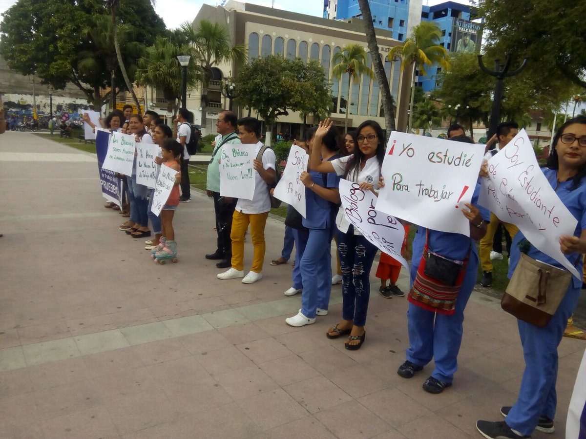 Pilitalu's tweet photo. @BioTwitt3r @Cbiologosperu @presidenciaperu @DinaBoluarteZ @pcmperu Por EQUIDAD e IGUALDAD LABORAL los Biólog@s peruanos, exhortamos al Ejecutivo la firma de la Autógrafa de Ley N° 3073 https://t.co/jOiiSYTFTr