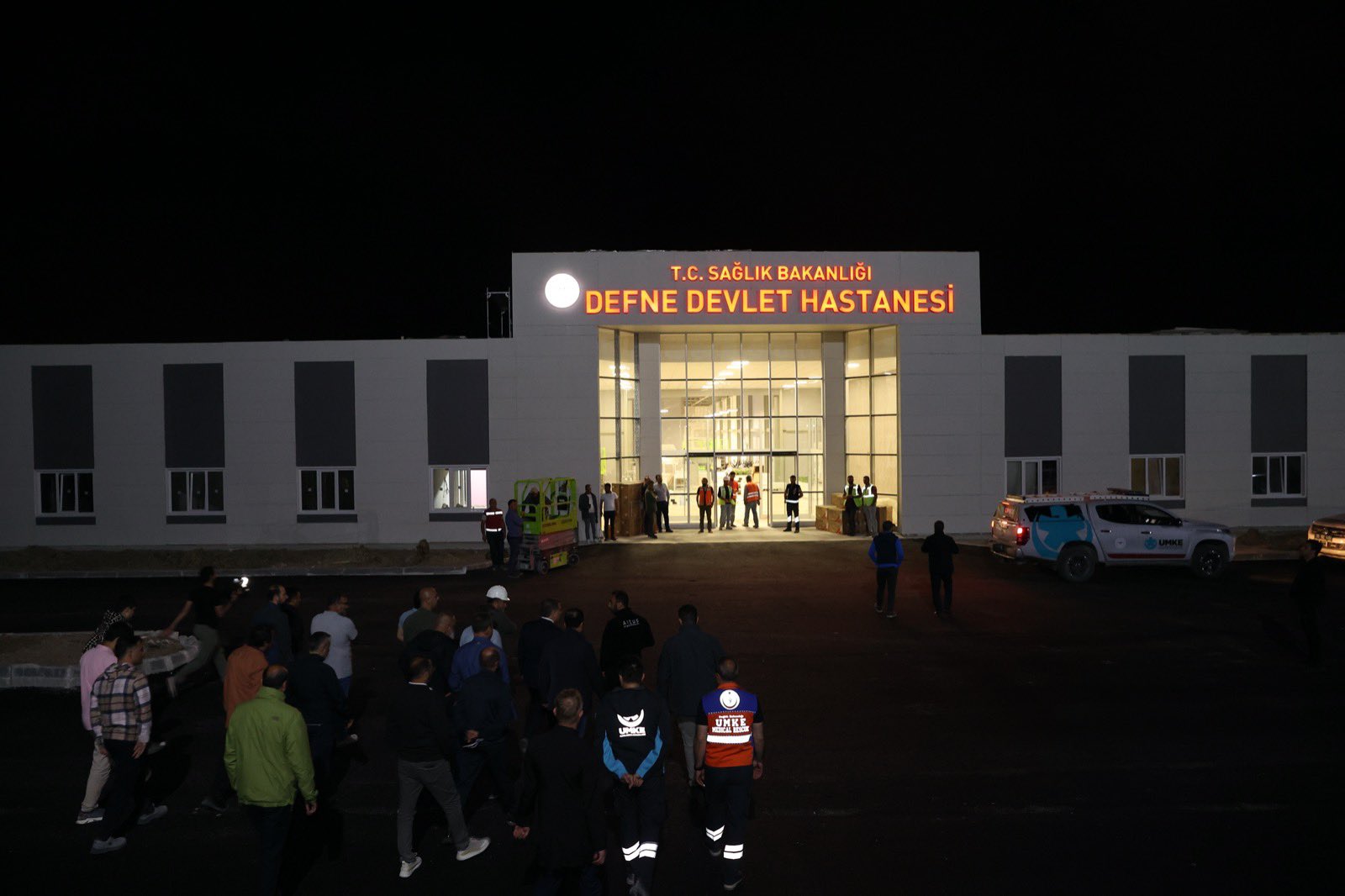 Dr. Fahrettin Koca on Twitter: "Defne Devlet Hastanesi 55. gün. Son hazırlıklar için Defne'deyiz. https://t.co/O8W2oBsWTF" / Twitter
