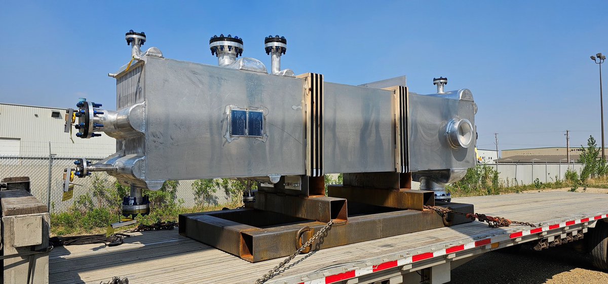 deannawata's tweet photo. π pic π§΅
How big does the Steveville Helium Refinery have to be to process 15 million cubic feet/day? #bigandshiney #amazingprogress
A few more pics from May 17, 18 $RHC.V @RoyalHeliumLtd
1/ There are two people beside the Amine skid (1/6 skids)
2, 3/ Brazed Aluminum Heat Exchanger