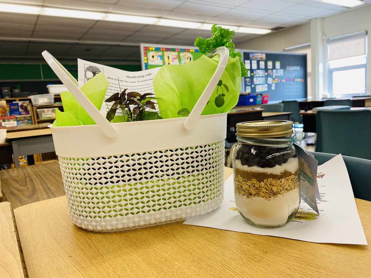 lobnafrench's tweet image. I can’t find the words to express my gratitude for #PLASP parents!! Thank you  C , M &amp;amp; children R, C , M for such a  heartwarming letter of appreciation &amp;amp; a meaningful gifts 💙💛💜💚💙❤️♥️ #plasp #Wellbeing @PLASP_CCS