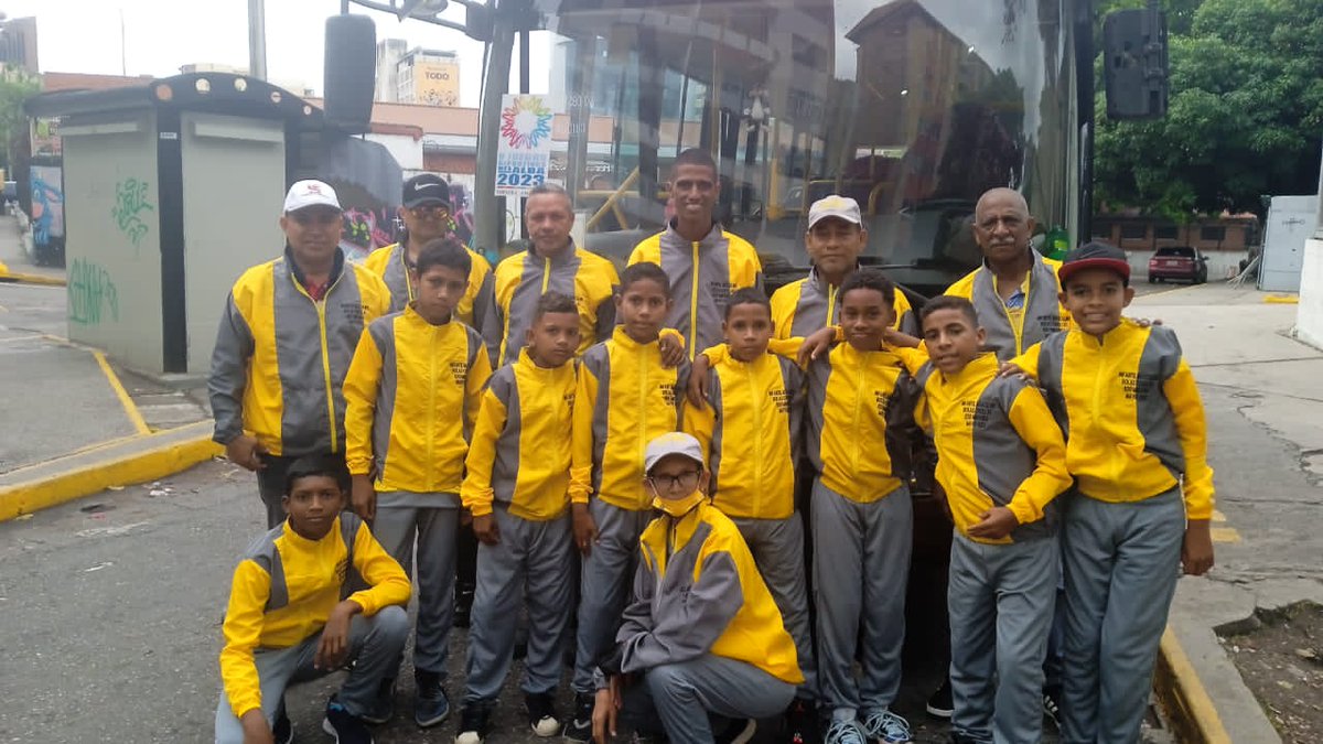 lbcbmtl's tweet photo. La selección del Estado Miranda está desde el lunes en el Estado Bolivar para participar en el Campeonato Nacional de Bolas Criollas Categoría Infantil.

Les deseamos todo lo mejor para que ganen cada juego y así lograr ese campeonato.

#BolasCriollas #Deporte #Bolivar https://t.co/amcQ1x2ljF