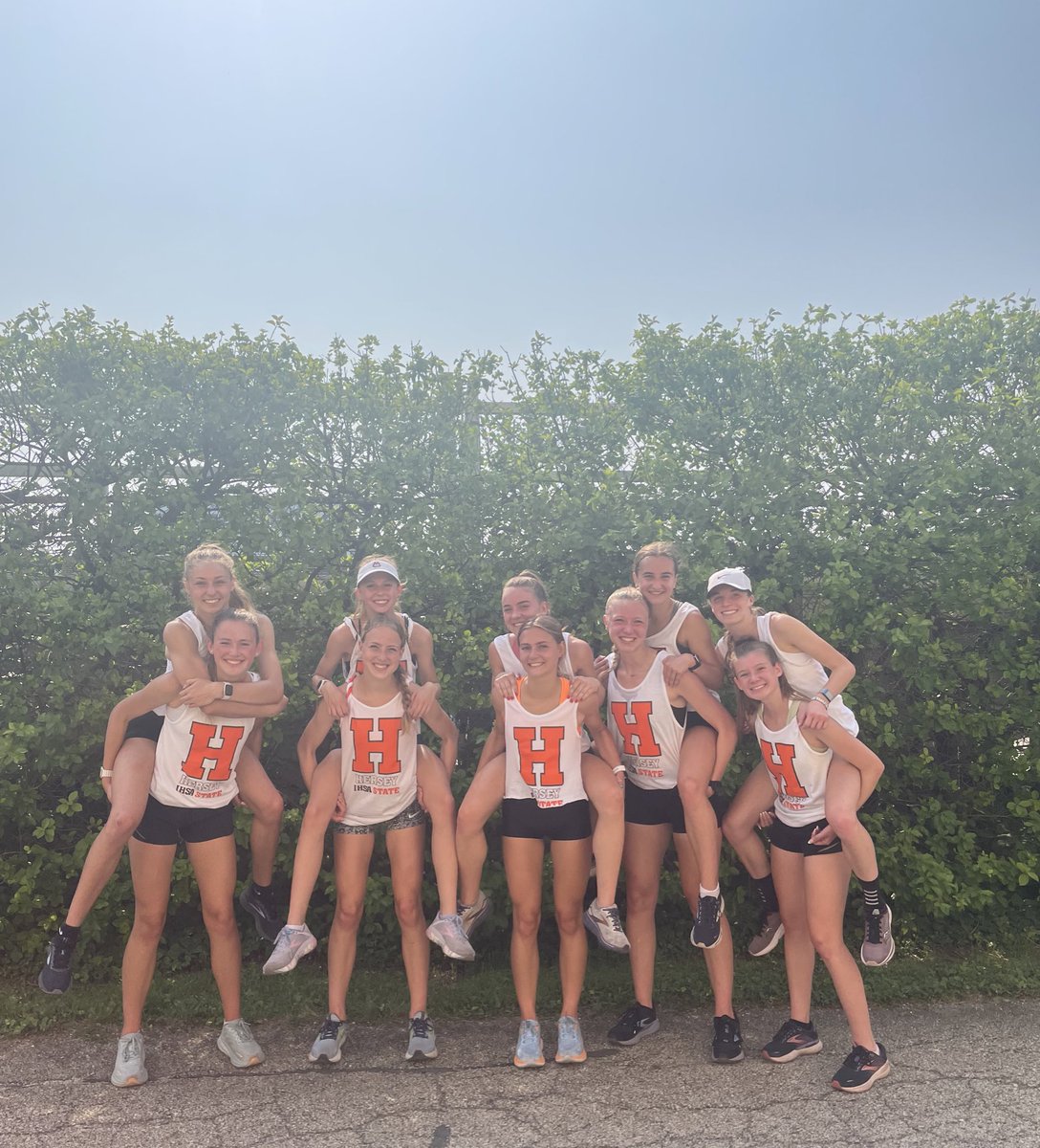 Made it down to Charleston! This group is ready to take on state pre-lims tomorrow 🐾🧡