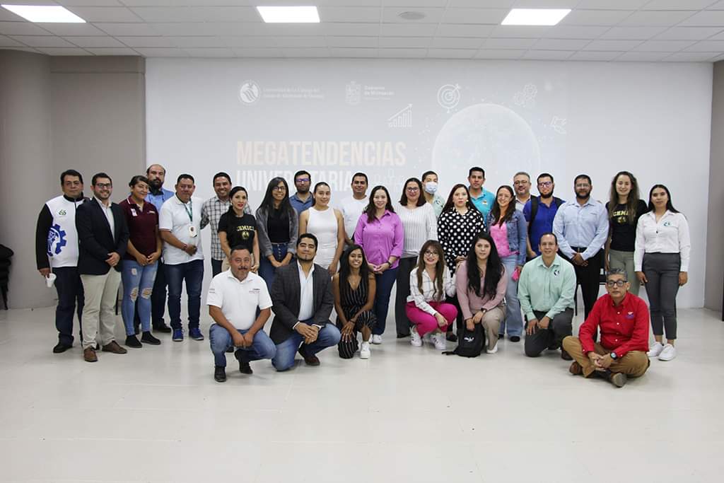 Para mejorar el desarrollo académico de nuestros/as estudiantes es necesaria la vinculación con diferentes instituciones y empresas.
Por eso, llevamos a cabo una mesa de trabajo para dialogar sobre #Megatendencias #Universitarias