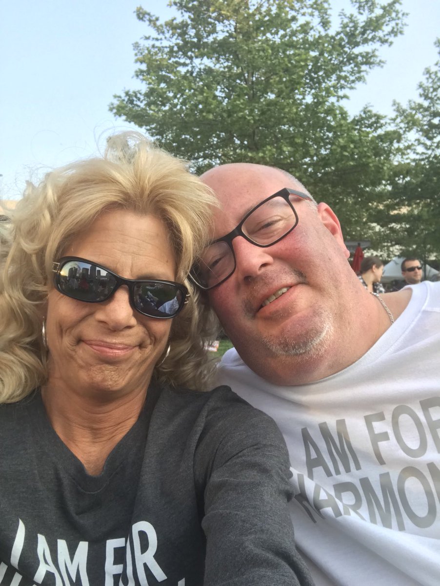 GLMoore1299's tweet photo. #concertforcommunity https://t.co/iUDqT0wCAP