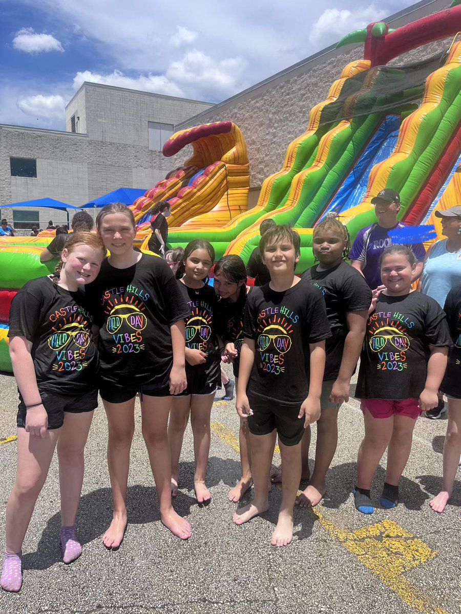 CastleHillsLib's tweet photo. Castle Hills celebrates Mental Health Awareness Day by playing outside!! #castlehillsfieldday2023 @NEISD https://t.co/OCwMGdhM17