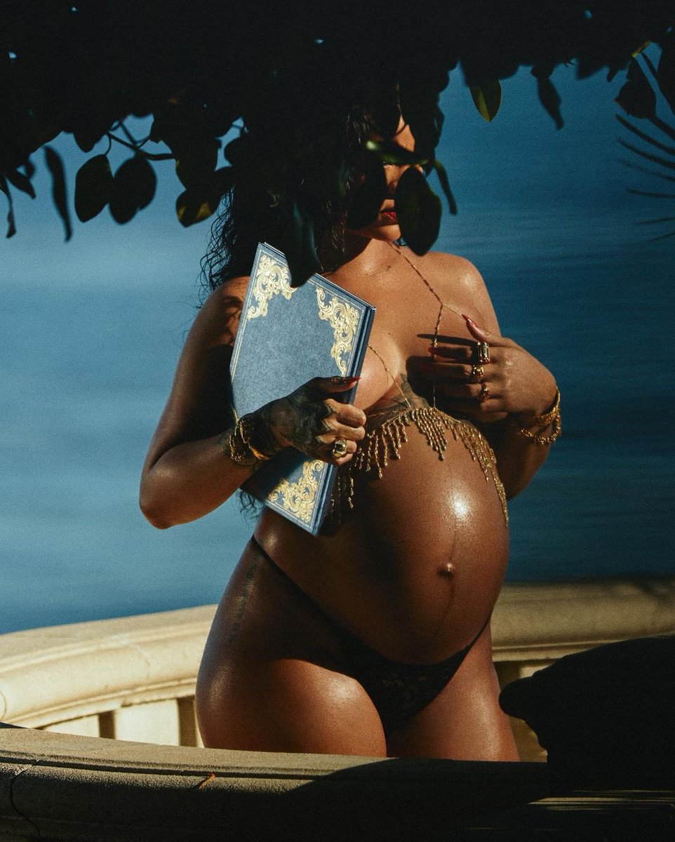 RihannaOnlineBR's tweet image. MOTHER 🤰🏽🤍
