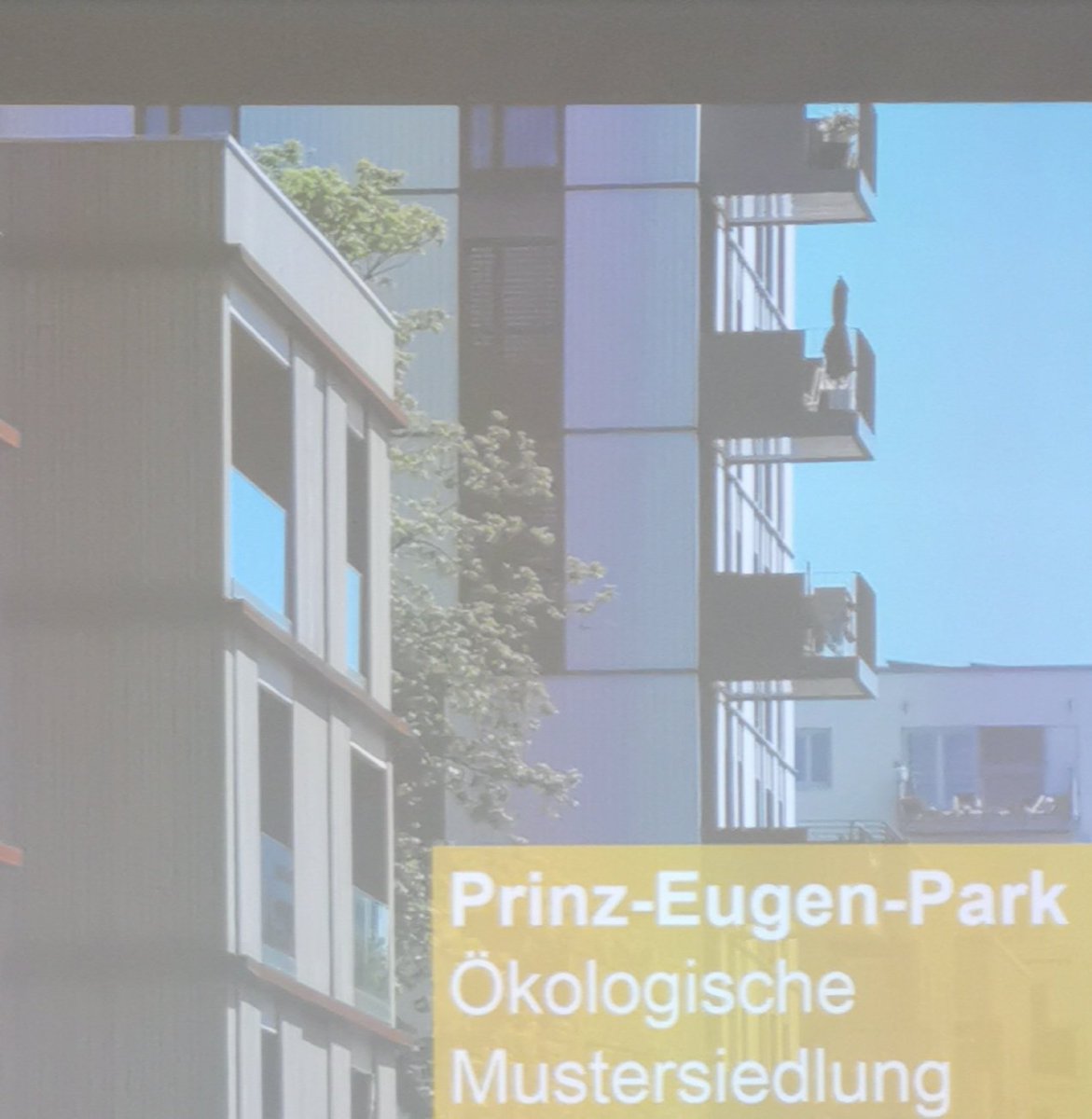 #Klimagerechtigkeit & #soziooekonomischeUngleichheit gehen nicht zusammen. Das heißt die #ClimateCrisis erfordert einen tatsächlichen Wandel und echte Abkehr von der Politik zielgerichteter Verarmung eines Teils der pluralistischen Bevölkerung. Somit geht Armut uns alle an!