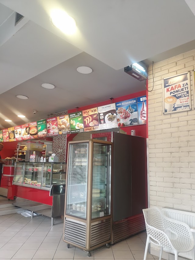 Random Bakery tweet media