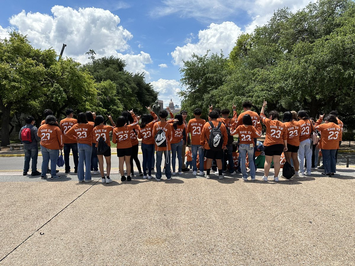 Ms_BalderasIISD's tweet photo. Yesterday @bowie_avid visited @UTAustin for the first time in @IrvingBowie_MS history! Staff and students had a great time getting to explore UT and getting a glimpse into their futures! Thank you @IISDFoundation for the incredible opportunity! #HookEm @AVID4College https://t.co/sYSulQqvO1