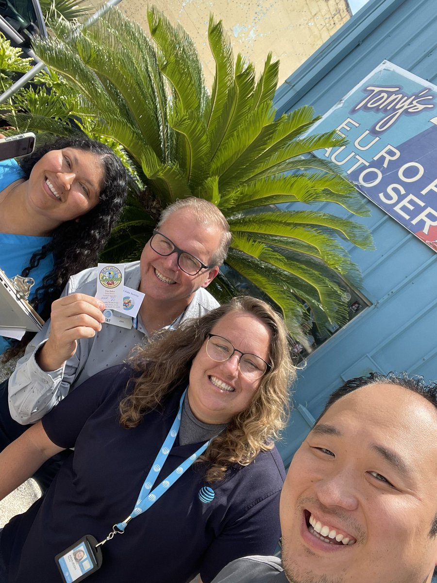 RosaMOR2014's tweet photo. Out Business Fiber prospecting with the best team!! After getting our leads weโre going to #BeFRO @jemeFL @RilesAsh @JohnKim6995 @jrluna11 @One_FLA #FiberFlex https://t.co/l7E30hi9uF