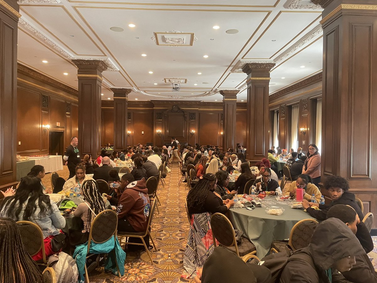 mollyb0903's tweet photo. Congrats to the over 200 @FacingCleveland @cis_explorers youth researchers who presented today. An incredible collection of projects from @CLEMetroSchools students! Thank you! Day 1 in the books! Here we come Day 2! https://t.co/qy5XJqOUTB