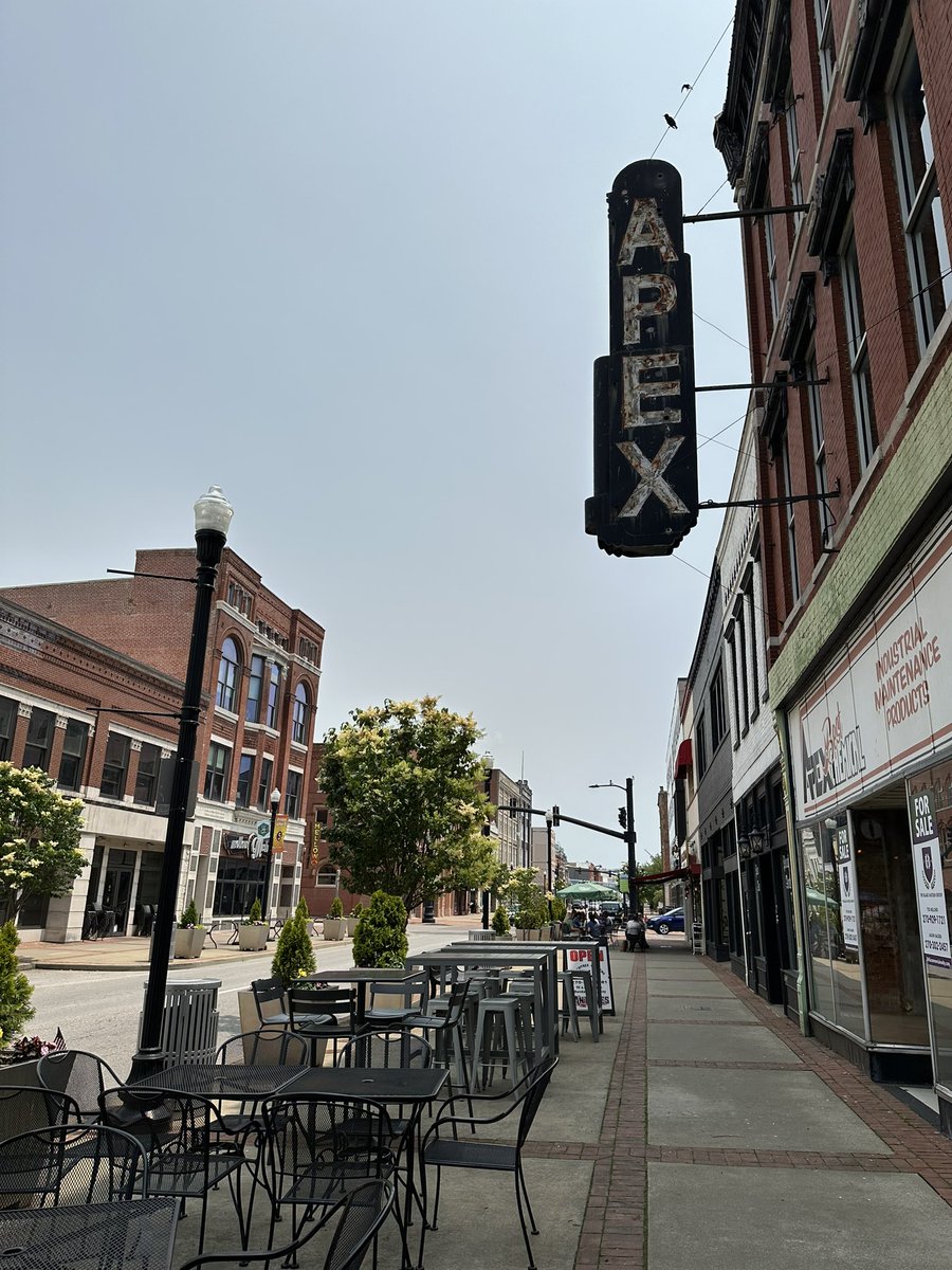 DowntownBGKY's tweet photo. A little research &amp; development this week at the @KyKTIA Spring Travel Forum. Thanks to @visitowensboro for being a great host! We also met @CityofOwensboro community development, public event, and management staff for discovery and learning time. #ktiastf23 #ktia https://t.co/T4sItkQscm