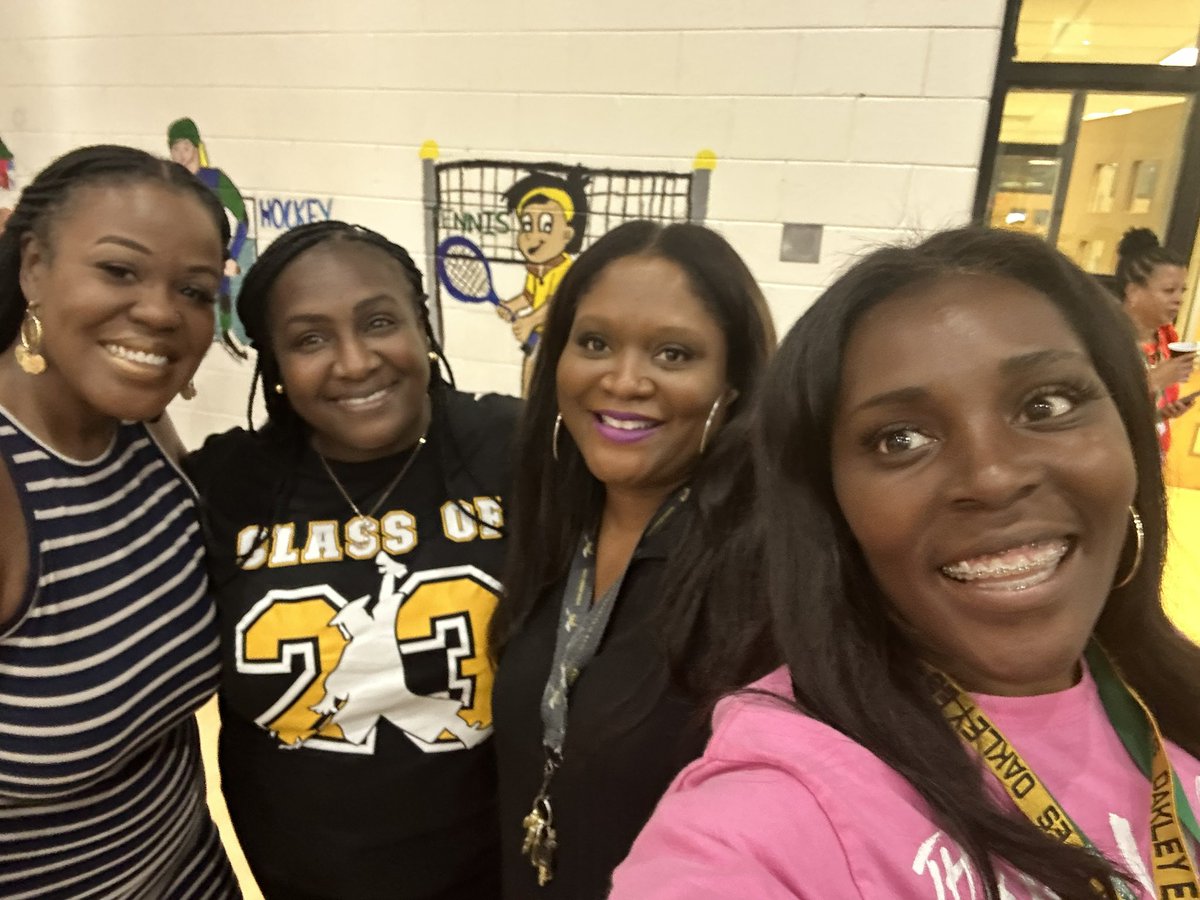 Chaperones having a little FUN too! Live @ 5th grade SNEAKER BALL!  Round of applause for @OES_Lit_Queen for planning an AMAZING 5th grade week! <a href="/OakleyTigers/">Oakley Elementary School</a> had a blast! <a href="/msuchengoddy/">uche</a> <a href="/mevis_rowden/">Mevis Swain</a>