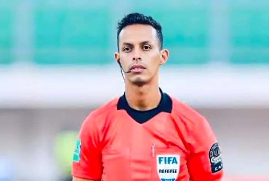 Scoulino's tweet photo. Contacté, l’arbitre 🇲🇷 Mohamed Abdelaziz Bouh nie avoir donné une déclaration à un média en Tunisie. « Je suis en Argentine et on est en pleine préparation pour la Coupe du monde U20. On n’a pas le droit de donner des déclarations et je n’ai pas le temps pour ça », explique-t-il. https://t.co/y2d7xP1JFz
