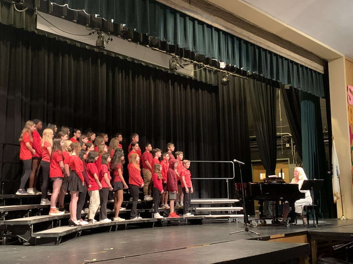NAMiddle's tweet image. Great job Grades 6, 7, &amp;amp; 8 at tonight’s full year chorus concert!