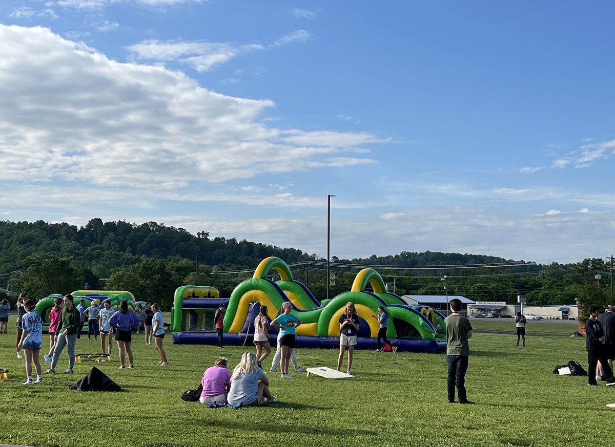 WalkerValleyHS's tweet photo. ACT Field Day in May was a success!! We are very proud of our 136 students that completed online practice to help improve their ACT scores! Many thanks to Dr. Phipps, Mrs. Klepzig, Coach Pope and his Event Planning class for organizing the fun! #OneValley #MoneyMakerTest https://t.co/5V8xuRkUkT