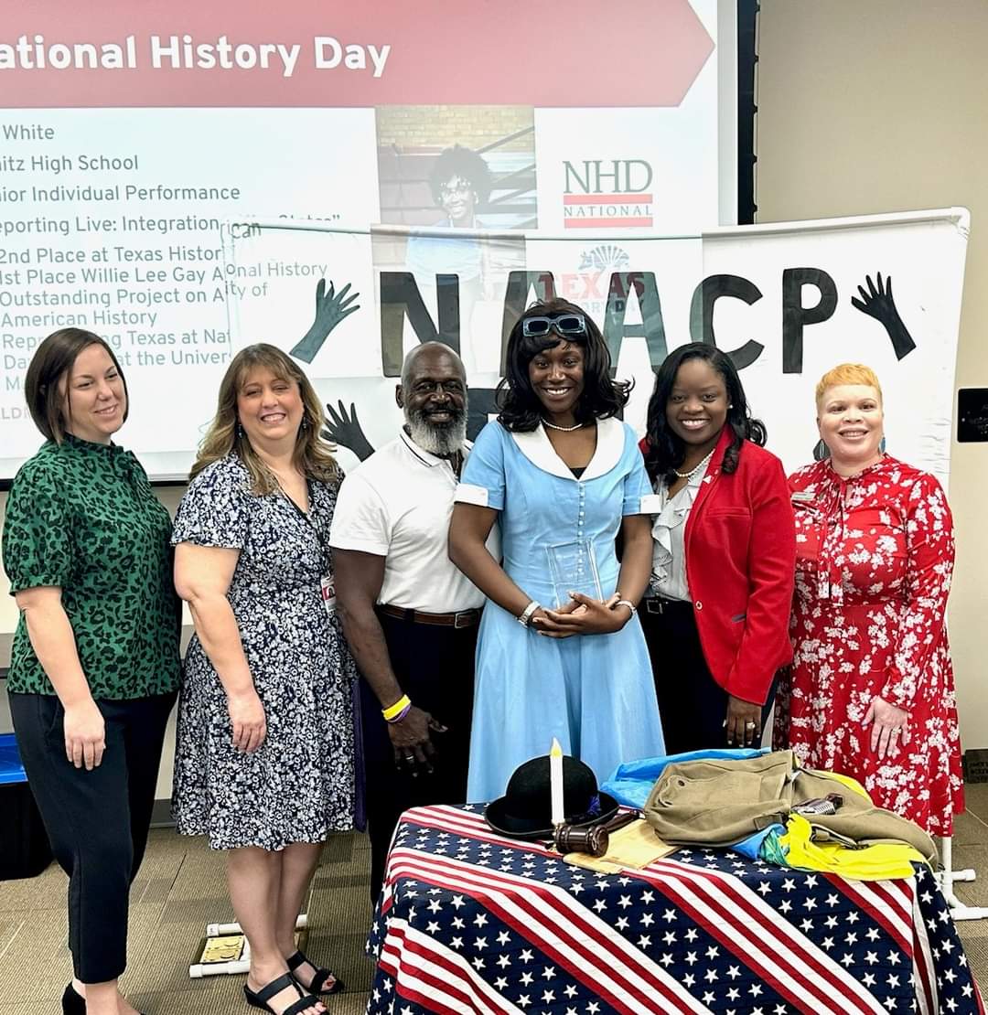 montra_rogers's tweet image. Today, we witnessed &quot;Students Doing History&quot; in  @AldineISD Tori White, an 11th Grader at Nimitz H.S., performed her award winning TX History Day entry to a packed house of district leaders.  @SocialStudiesSS
wanted to recognize her &amp;amp; we did just that! #PartnerWithAPurpose