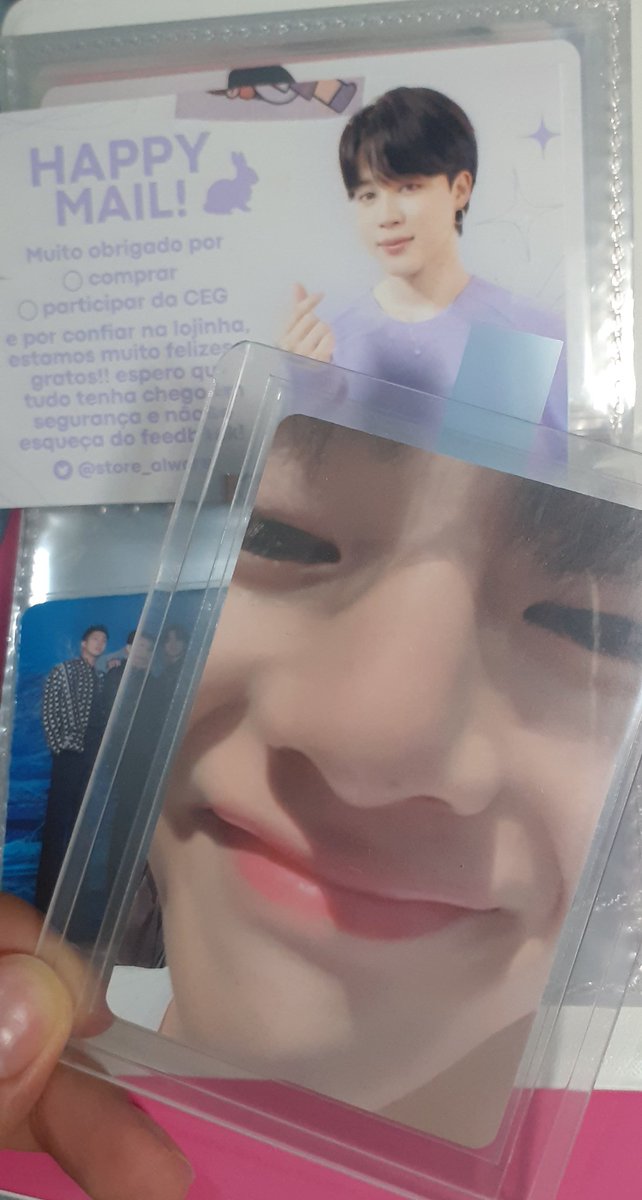thvyoo_n's tweet photo. feedback super positivo p/@store_always que trouxe meu OT7 e meu tão sonhado tae pãozinho. Chegou mt bem embalado e a compra foi super tranquila, além de vários mimos lindos! Eu amei dms, mt obrigada ❤🩹🥹 https://t.co/sX3vnAudgT