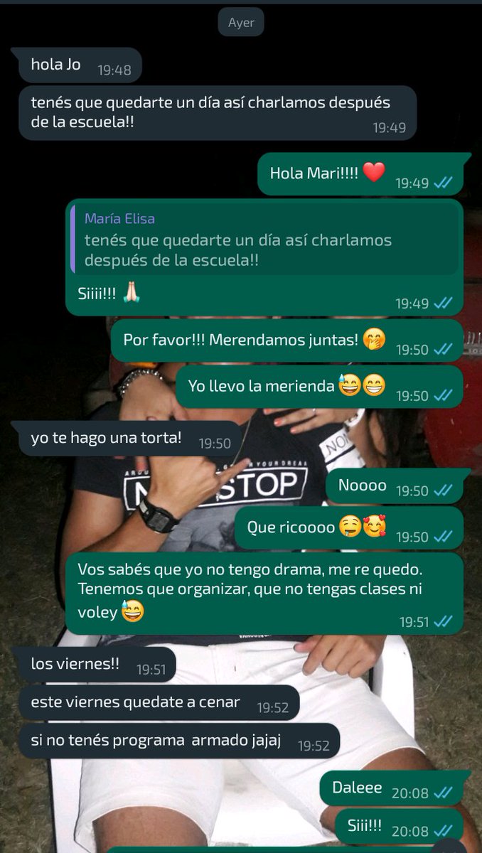 JooGimeneez's tweet photo. Hoy a la mañana una compañera me llevó un chocolate y me dijo "tomá seño, para que sea un poquito más dulce tu mañana. Mis compañeras de la tarde lo son todo ⬇️. Cuando digo que amo mi trabajo también me refiero a esto, las personas lindas que me permite conocer ❤️‍🩹 https://t.co/sI2i7uy56k