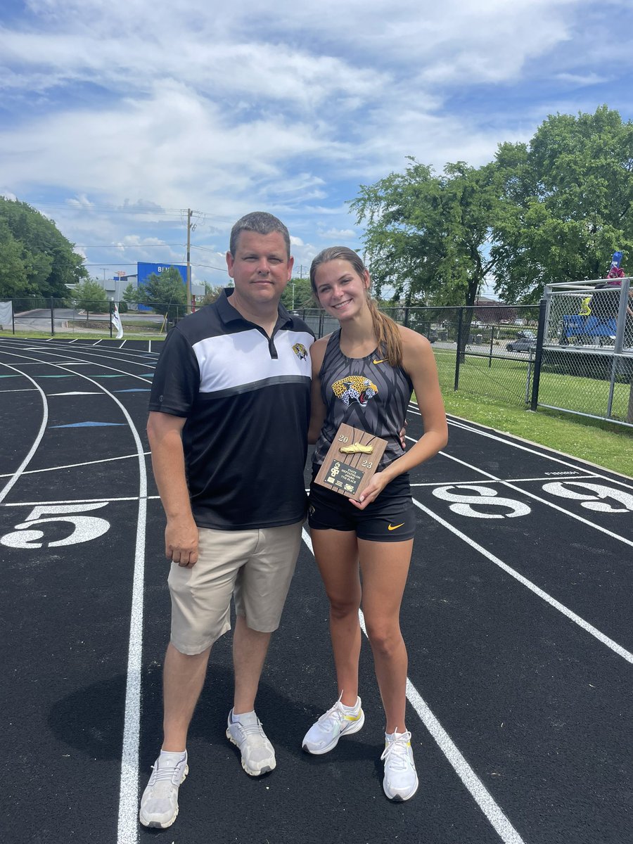 jlindseyDQ's tweet photo. Belle wrapped up her career as a DeQueen Lady Leopard finishing 7th overall at the State Heptathlon. She scored 4072 points and was the only girl in the Top 10 from a 4A school or smaller. Proud of you @BelleLindsey15 and looking forward to seeing you at OBU next year. https://t.co/HtK7stm0Ws