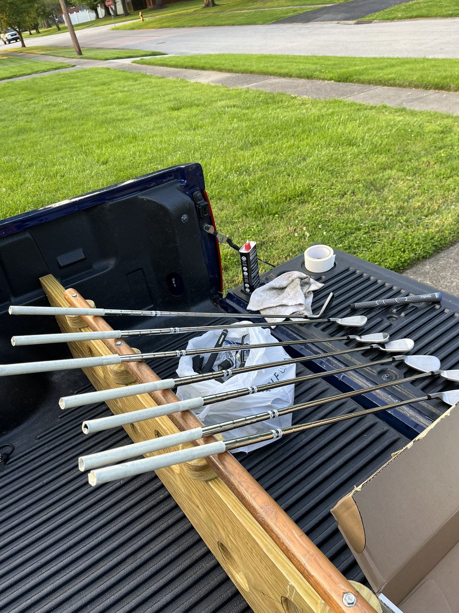 Regripping the sticks on the truck outside 😤🏌🏽‍♂️