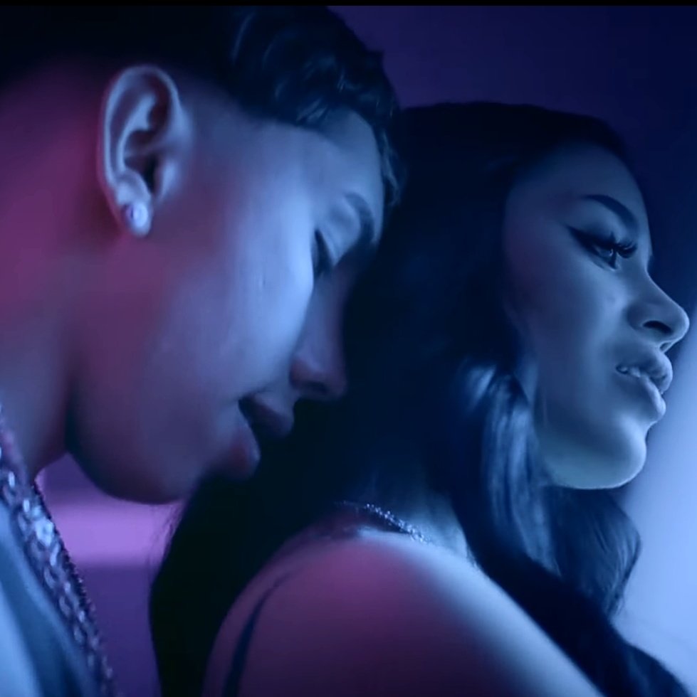 KatteyesSupport's tweet image. El videoclip de #RollRoyce de #standlyxkatteyes ya se estrenó en Youtube 🔥

¡Corran a verlo! 
youtu.be/KBq4l6P9STw