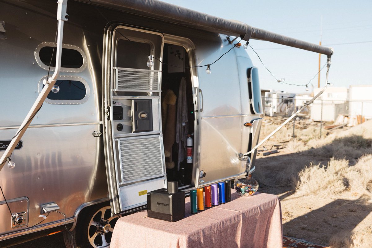 beed_co_'s tweet image. #RollWithUs to check out #DesertX, the #BombayBeachBiennale &amp;amp; some of this year's #SuperBloom with @LAustin_. 

#FreshFastFun #FindYourBEED