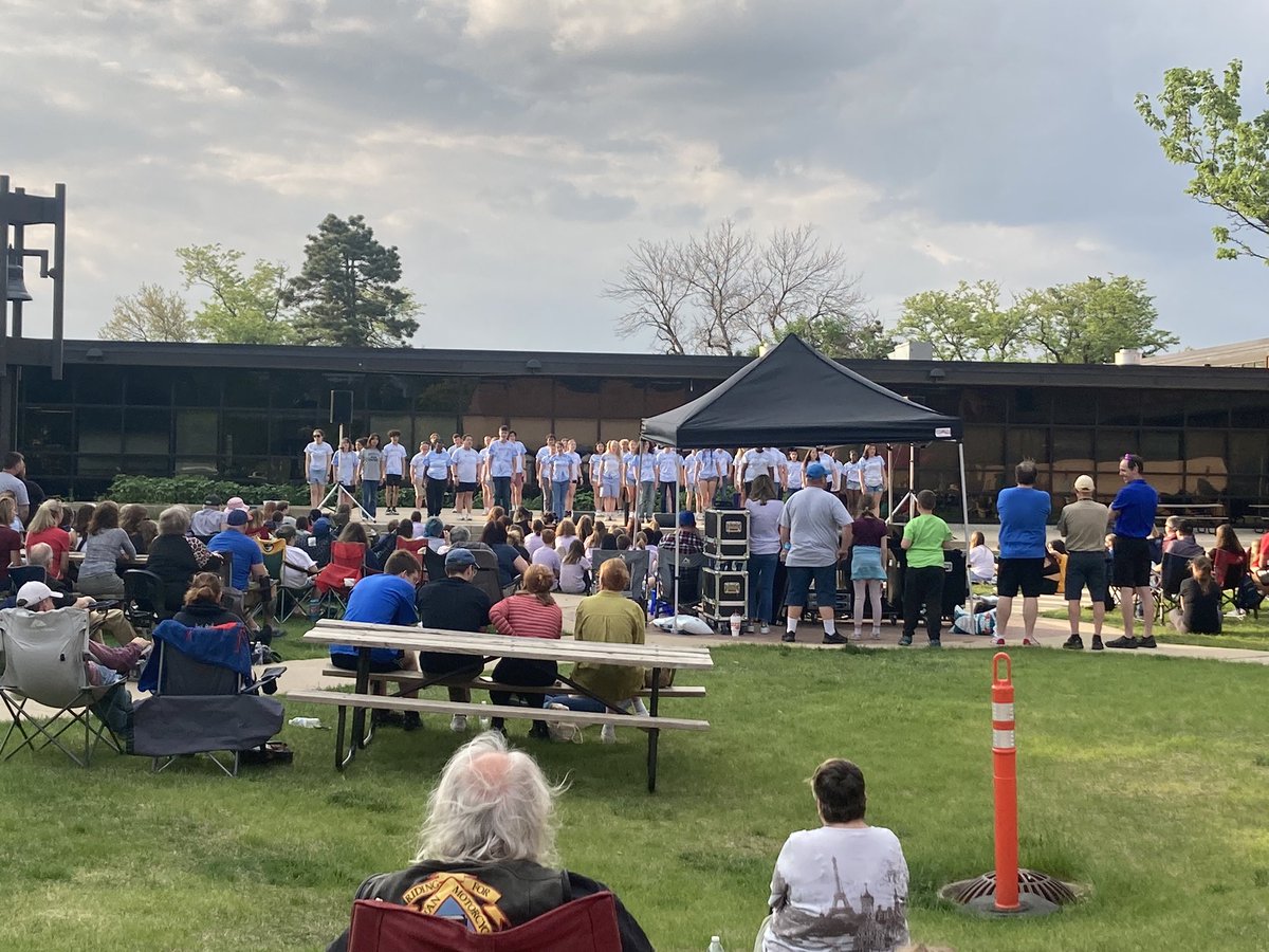 CRWashingtonHS's tweet photo. Frankfurter Festival is where it’s at! We had some amazing final performances from our performing arts groups. We also enjoyed an art show from our amazing art department. So much talent at Washington High School! Thanks, students for sharing it with us. #TheWarriorWay https://t.co/OOA9YEMRBj