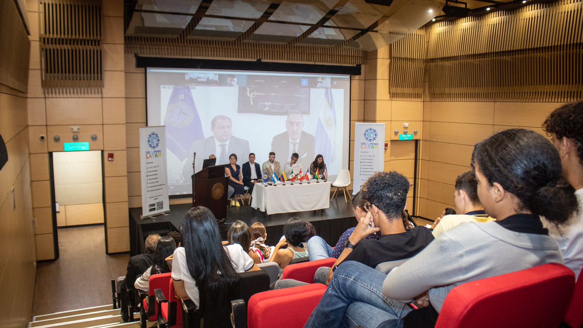 GroomingArg's tweet photo. 📣🌎 LANZAMOS @groominglatam: 9 ORGANIZACIONES - 7 PAÍSES - 1 MISIÓN.

📍🇨🇴 #Cartagena | Llevamos a cabo el acto de apertura a la primera red global de lucha contra el #Grooming con actuación en #Latinoamérica.

📜 Rubricamos la firma del “Pacto de Cartagena contra el Grooming https://t.co/uwNZsYtKAM