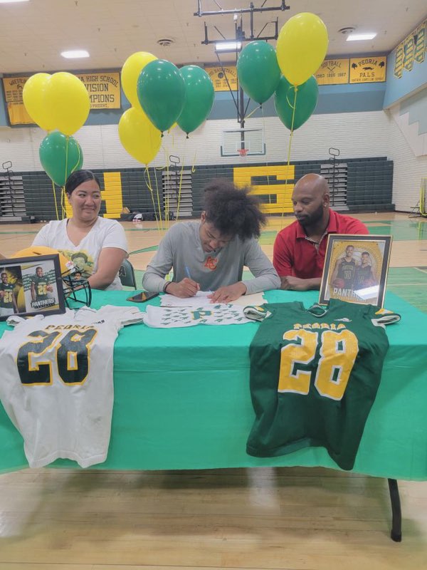 PeoriaPantherFB's tweet photo. So very proud of this young man @E_Ward28 as he signed with @firestormfb today. Dual sport athlete, state Champion @PeoriaBoysBball . The skies the limit. Chase your dreams. https://t.co/DRa8Bzc3UC