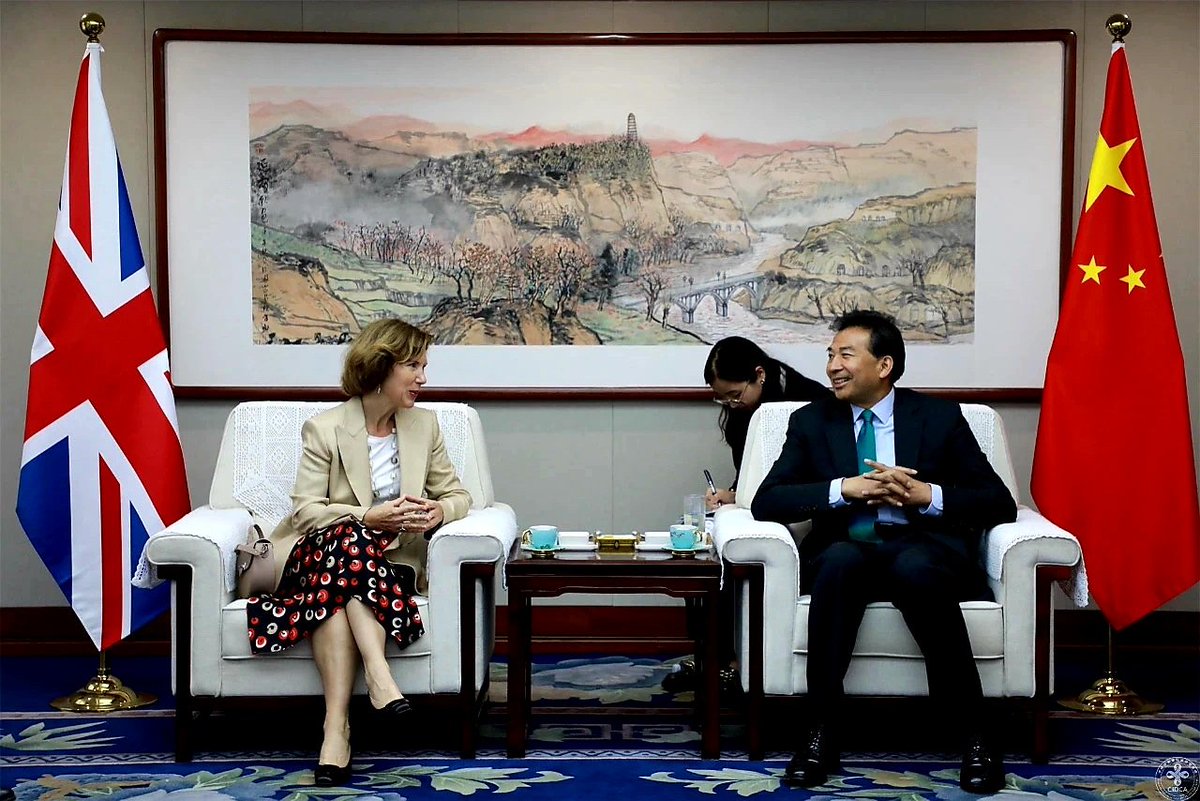 CWilson_FCDO's tweet photo. Great to have @FCDO Chief Economist @adnanqk in Beijing to discuss 🇬🇧 international development leadership and priorities with Luo Zhaohui, Chairman of CIDCA, China’s development agency. 🇬🇧 🇨🇳 dialogue important in addressing global development challenges #ukdev https://t.co/NEwG4cuS45