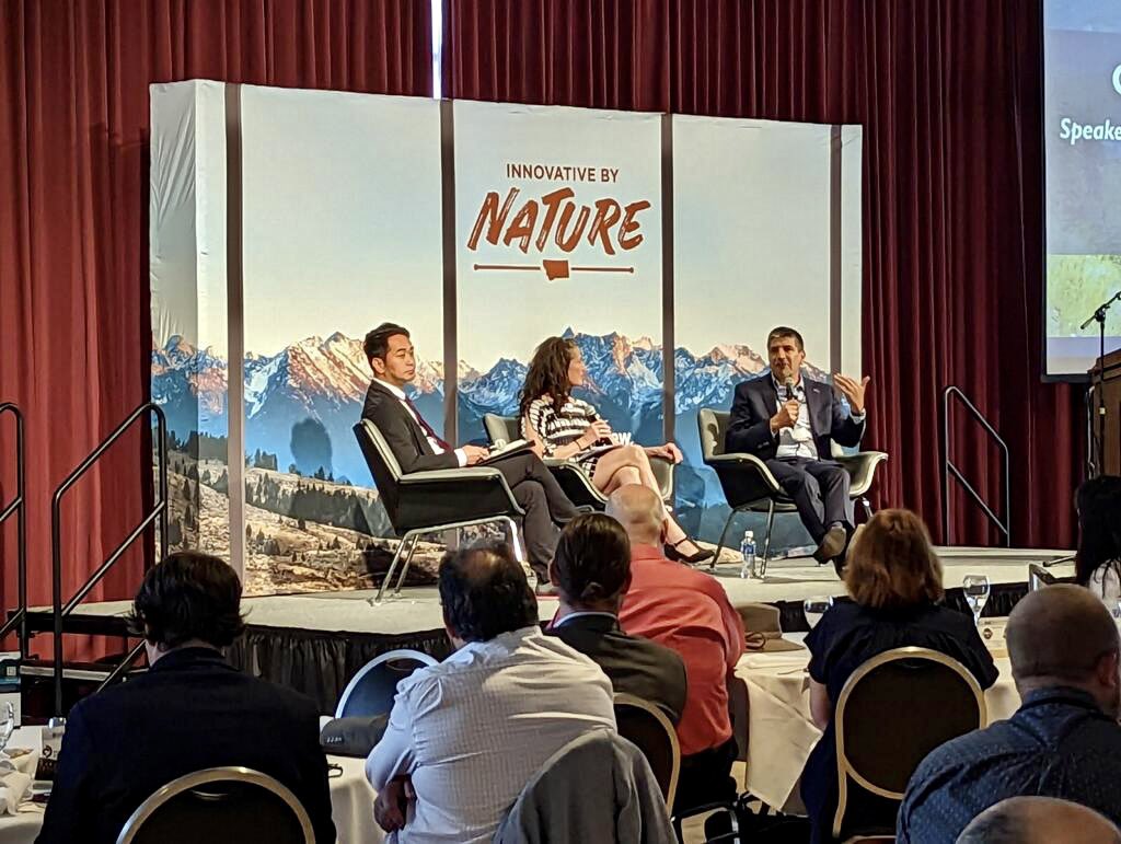 ✈︎ Mission Complete ✈︎
⛰ 2023 Montana World Trade &amp; Investment Day 🏔

ここ🇺🇸へ来て、食料や鉱物資源の安全保障などについて話をすることになるとは… 結構な数の聴衆が居てビビる (･･;)

mwtc.org/events-news/20…