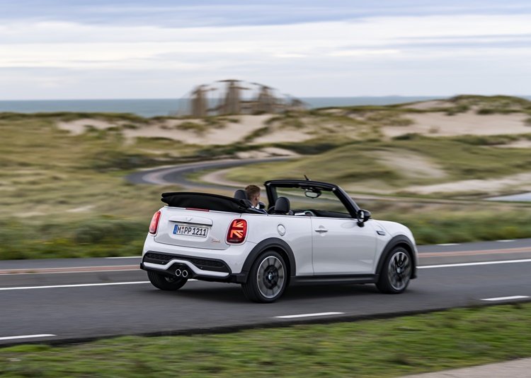 _Drivingplace's tweet photo. มินิ ประเทศไทย เผยโฉม MiNi Cooper S Convertible Seaside Edition รุ่นพิเศษ!
#รถใหม่ในประเทศ #Newcars #MiNiCooperSConvertible #SeasideEdition #Drivingplace #Media #AutoplaceThailand
ฝากกด👍กดแชร์ด้วยครับ🙏
https://t.co/njSEn4j5yz https://t.co/normuJsHyI