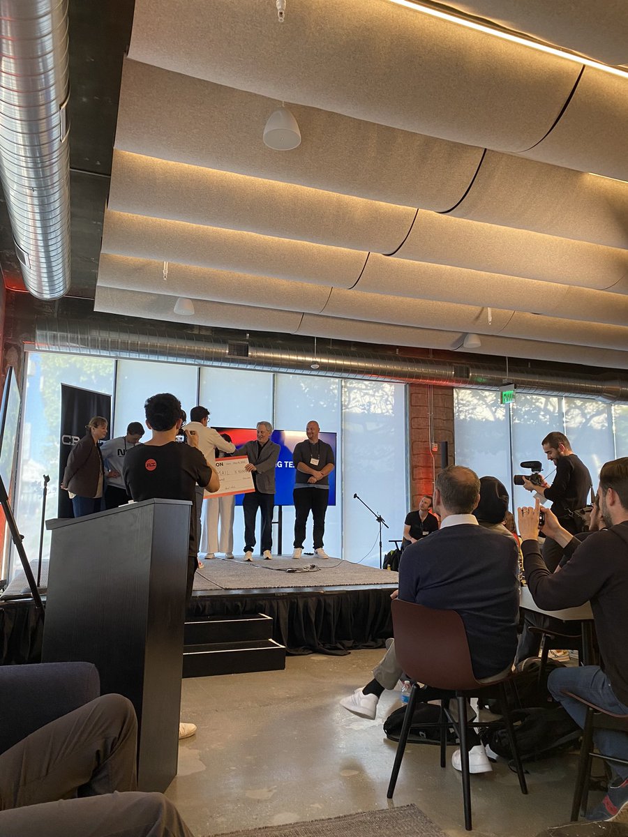 thisisanhle's tweet image. @craft_ventures last day at #hackaithon