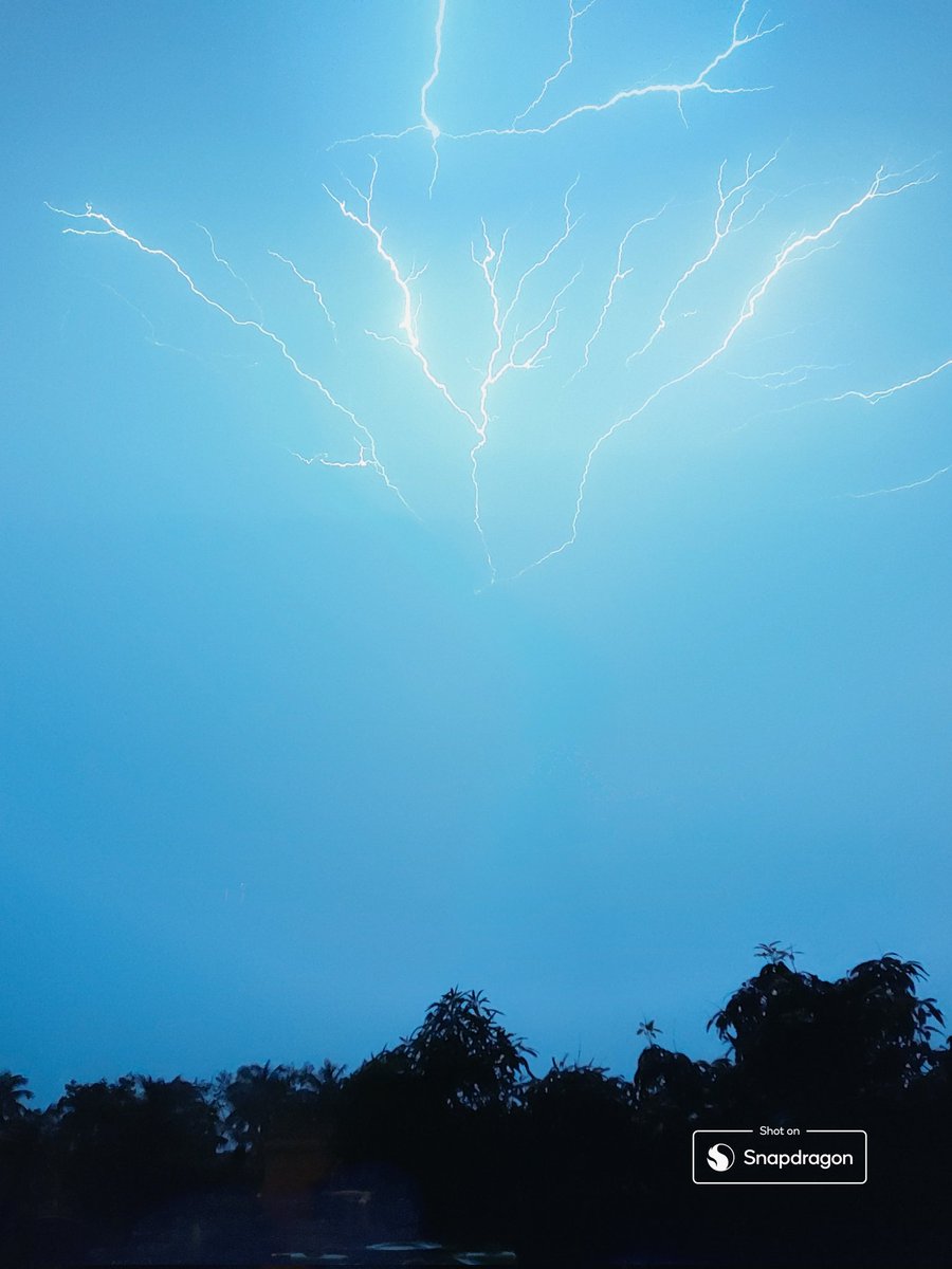 The Lightening #ShotOnSnapdragon #snapdragoninsider @Snapdragon #NationalPhotoMonth @Snapdragon_IN @Snapdragon_ID
#withGalaxy shot on Samsung Galaxy A71 @SamsungIndia @SamsungBrasil 
@Lightroom