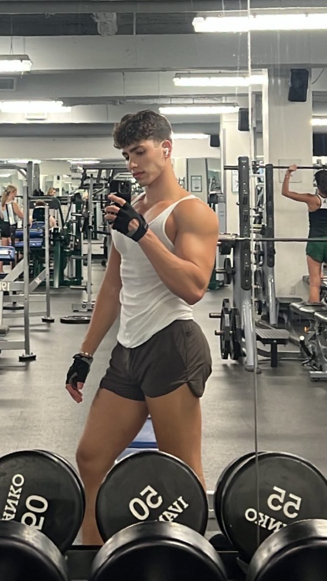 next 50 subs 25% off 😈 onlyfans.com/hurricaneee_11
