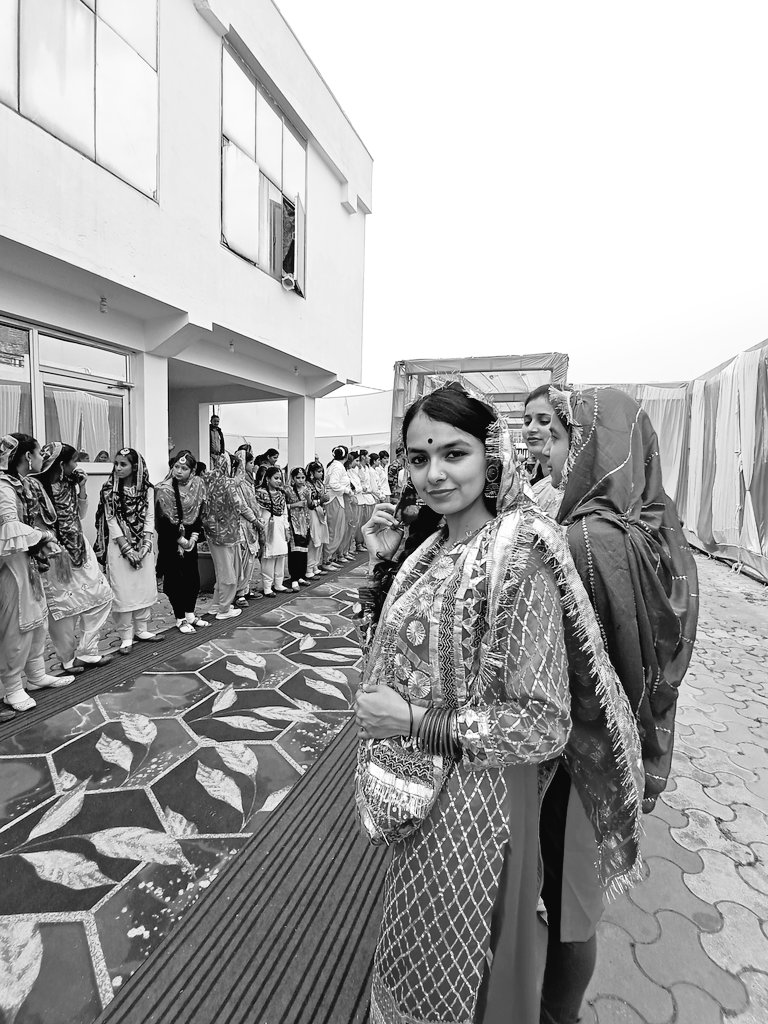 RakshaSingh_'s tweet photo. dogre in dogri suit! ��
#traditional #suit #jammu https://t.co/vT4mHXzwDw
