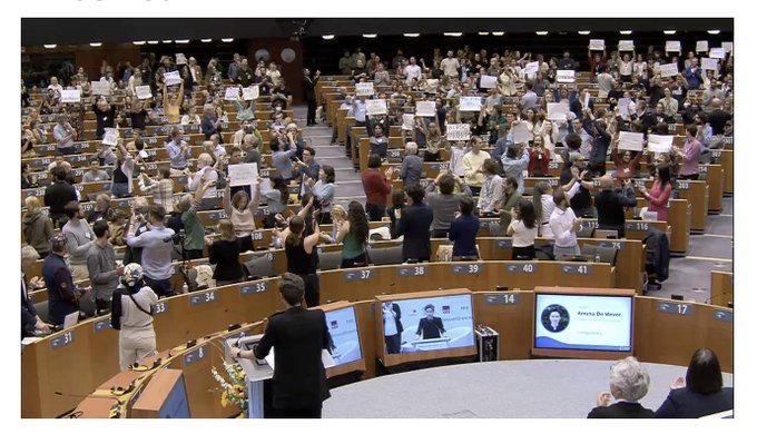 As floods & fires rise, oceans boil & ice melts, and 'safe' temperatures are breached, something momentous just happened in the heart of the EU. No one has heard about it: journalists were present, but their editors refused to publish 🤯. 🧵, please RT. #BeyondGrowth2023 1/