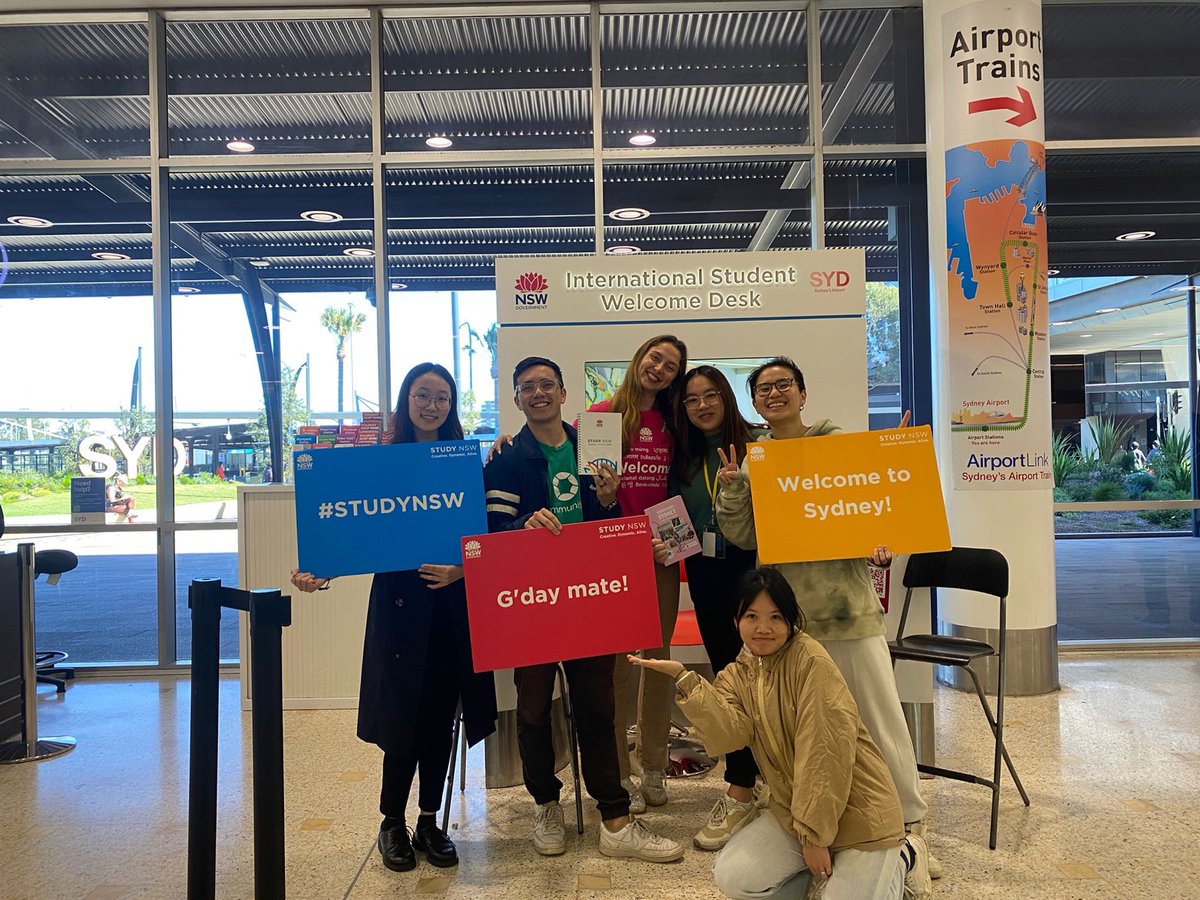 StudyNSW's tweet photo. Happy National Volunteer Week! 🙇‍♀️🙌 

We're thankful for the many international students who dedicate their time to student groups and activities that support the local community. #StudyNSW #InternationalStudents https://t.co/jzYnbgElzv