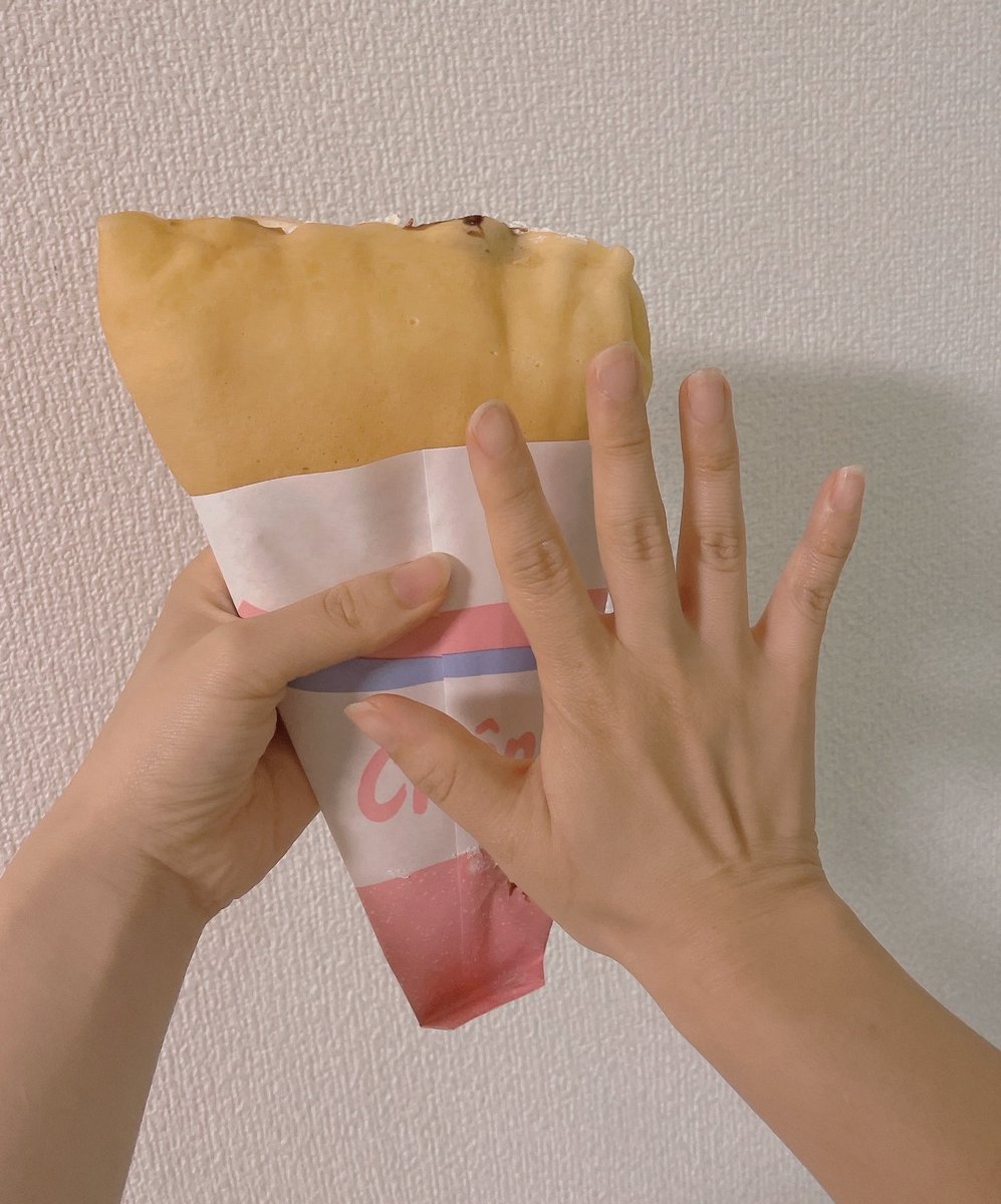 でかいクレープ買ってきてもろた！ https://t.co/NvWLIffGnY