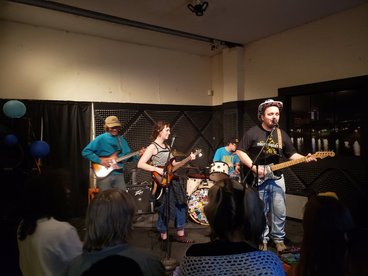 THECAVVES's tweet image. !!! WTF TONIGHT WAS A BLAST !!!
thank u for making this show so much fun @BreedingBrainbo @awake_sounds #SurfMachine