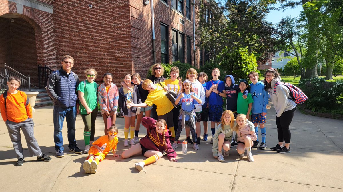 PtaSshs's tweet image. Oh what fun! @RVCSchools #GameOnRVC #LikeACyclone