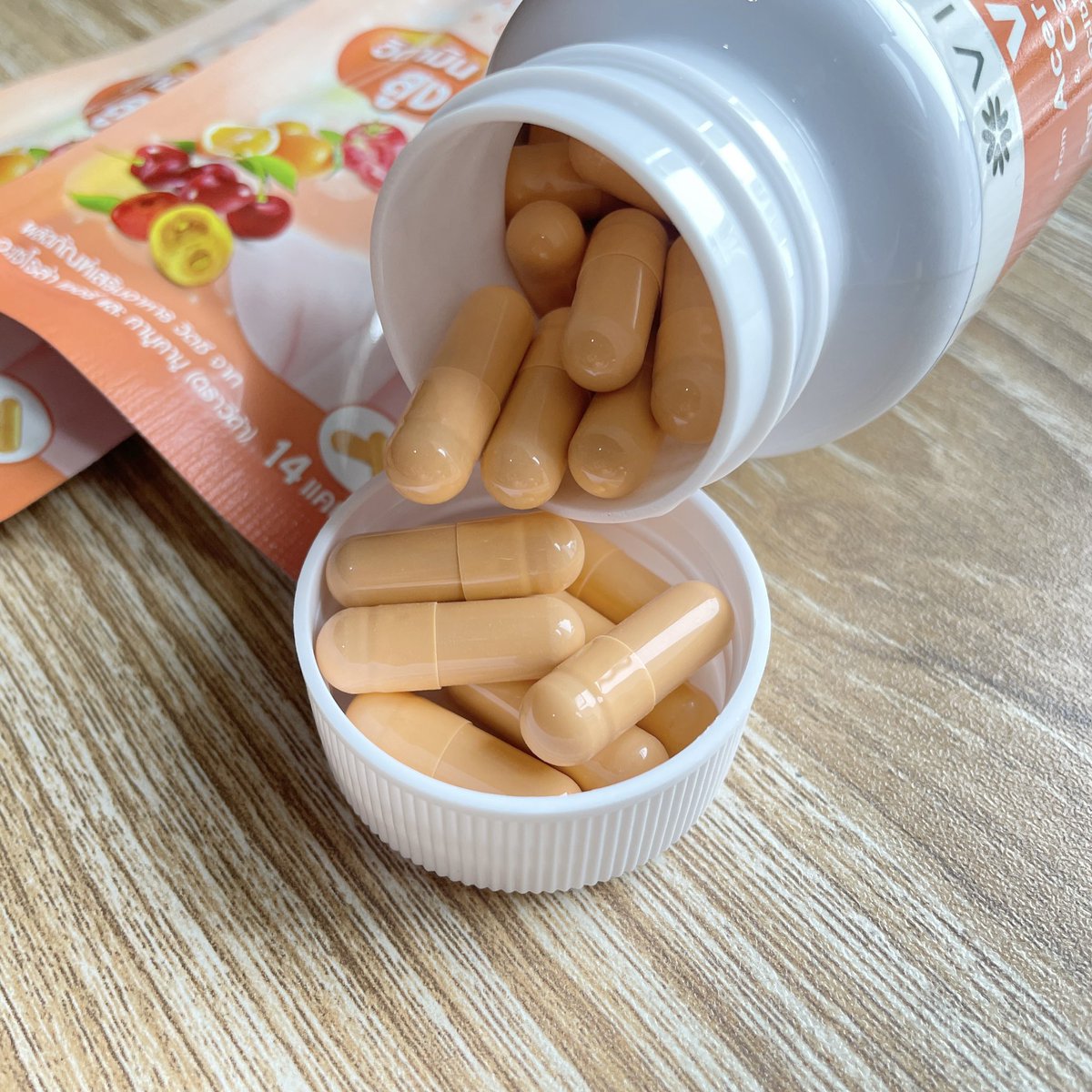 imbussaba's tweet photo. ผิวใสฉ่ำ ผิวโกลว์สู้แดดสุด เราเสริมด้วยอาหารผิวของ Vida Vit C 🧡 ใครผิวโทรม ผิวคล้ำง่าย อยากให้ลองวิตามินตัวนี้เลย  ทั้งเสริมสร้างคอลลาเจนในผิว ให้ผิวดูกระจ่างใสขึ้น แล้วยังช่วยเพิ่มภูมิต้านทานให้กับร่างกายอีกด้วย ดีจ์!! #ของดีบอกต่อ https://t.co/KjEz73w1jN