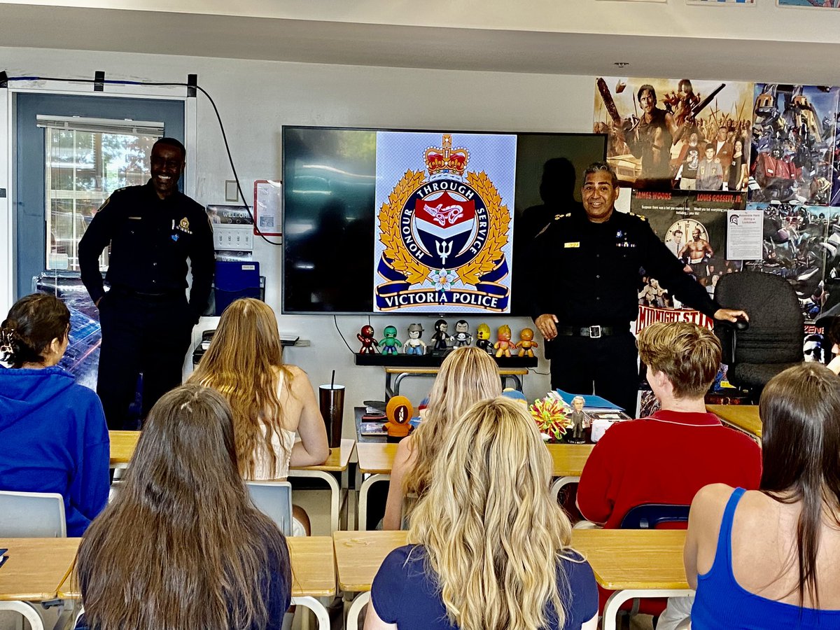 ChiefManak's tweet photo. Love time spent engaging with students. @vicpdcanada with @OttawaPolice @Paul_Burnett_ presented to Mr. Macri’s @SD63Claremont Law 12 class. No surprise, these students are smart, engaged &amp; informed. Thanks for the warm welcome &amp; fist bumps! Our future is bright. @sd63schools https://t.co/W3vgXk1bEK