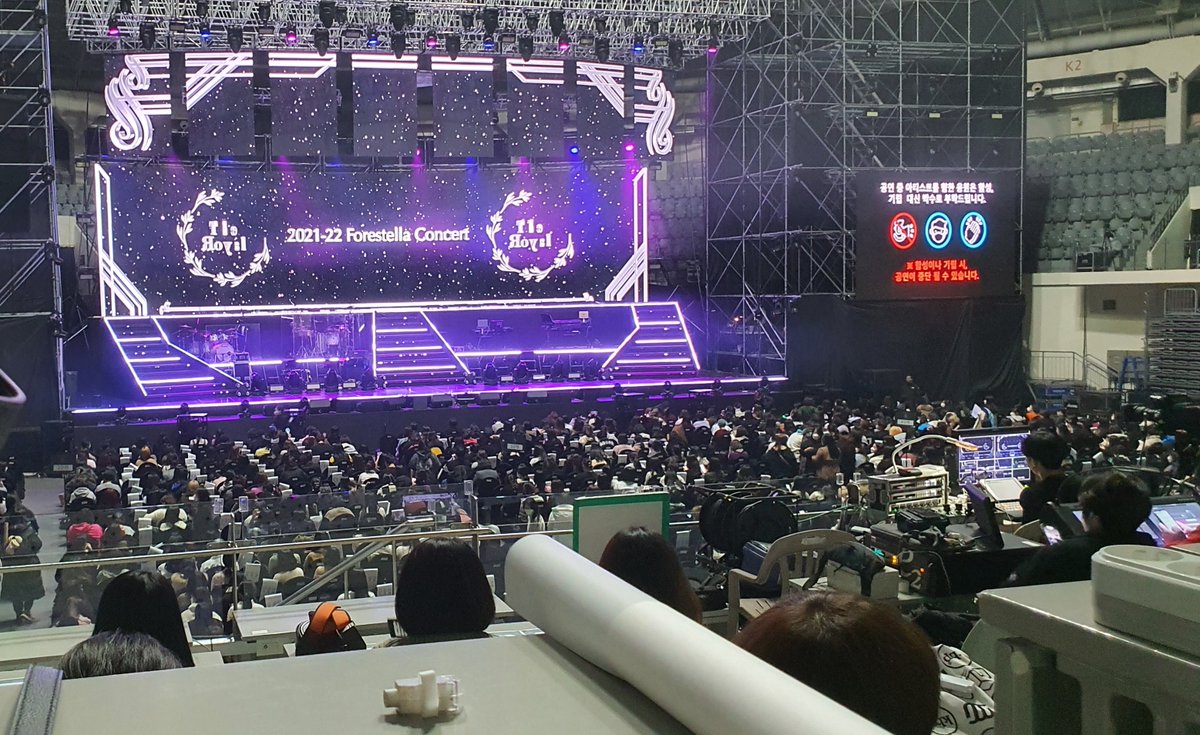 oee8d's tweet photo. 장충체육관 좌석 자리 시야 
1층 8구역 1열 
2층 p2 7열
2층 p2 1열
B1 테이블석 맨뒤 https://t.co/uGFEp03fQC