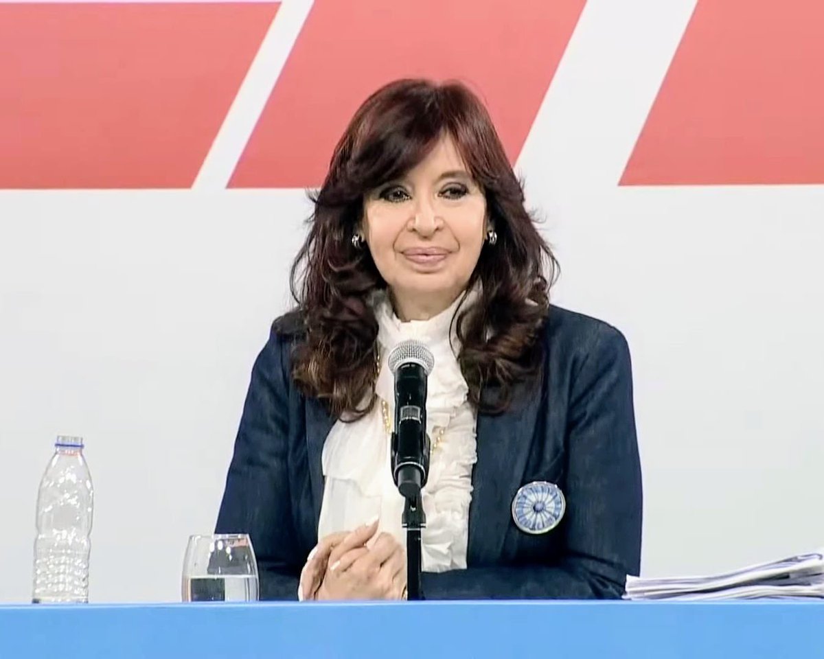 A QUIEN BANCAS?

MAURICIO MACRI 👉 RT

CRISTINA KIRCHNER 👉 FAV 

#CFKEnDuroDeDomar