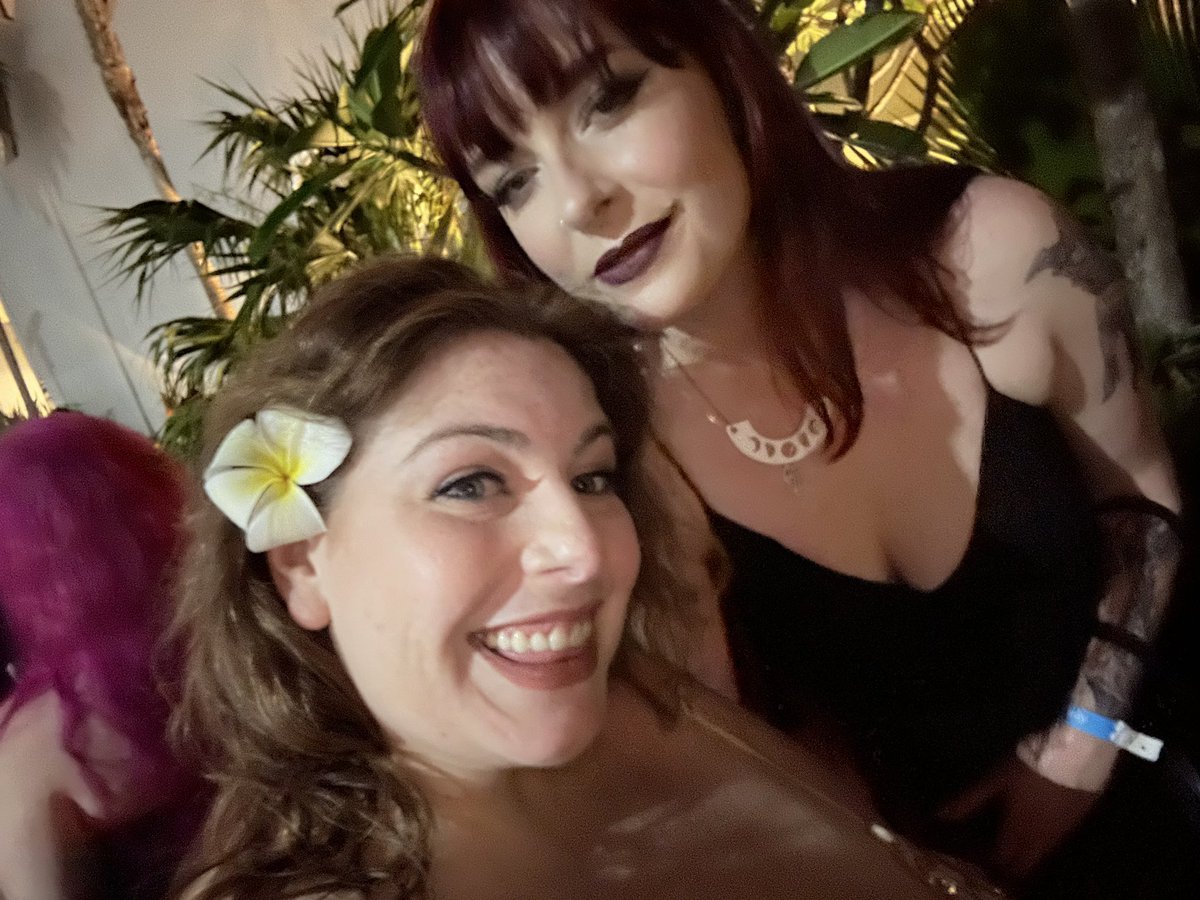 Megan Daw ⛱️ XBIZ 14 20 🏝️ on Twitter "I’m ride or die for my babes."
