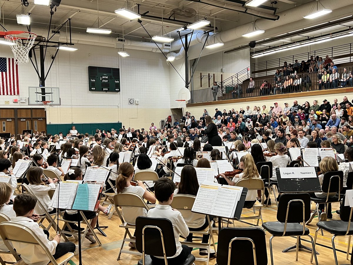 PrincipalRAdams's tweet photo. Our @AntiochCCSD34 Intermediate and Advanced Orchestra musicians from @34Oakland , @D34Hurricanes , and @WCPetty34 put on a lovely final concert! Well done to our musicians and their teachers for all the hard work! #MusicMakesTheWorldGoRound #D34AllIn https://t.co/Br8EJqV5MS