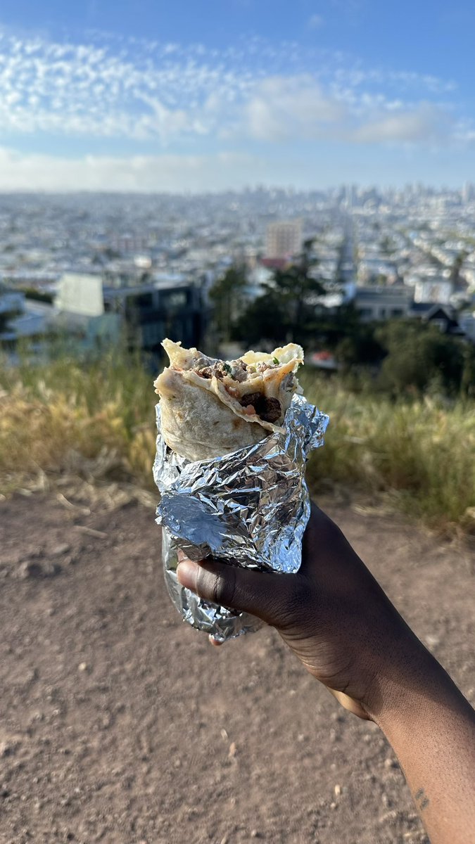 saluteAUT's tweet image. carne asada burrito from el farolito, 10/10
this view, 10/10
guava jarritos: 7/10