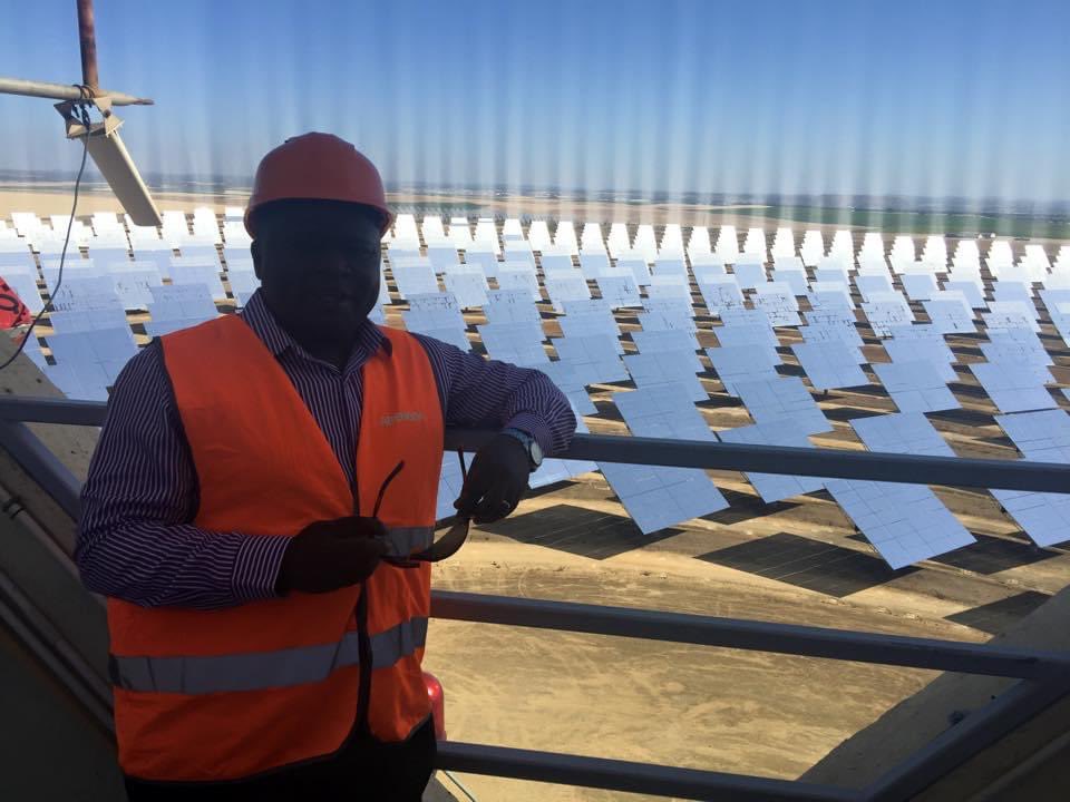 MativoMJohn's tweet photo. Solar Thermal electricity generation using hundreds of mirrors to reflect sun light to one point. The temperature of the steam is +250C enough to generate plenty of renewable power at Solucar Complex #ConcentratedSolar #RenewableEnergy https://t.co/tyghG3XyBd